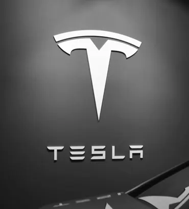 TESLA EN UNA POSICIÓN FUERTE